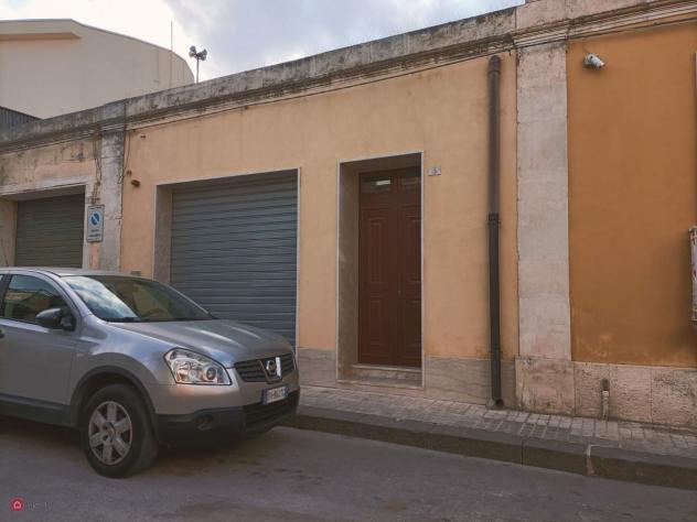 Villa in Vendita in Via Romagnosi a Floridia