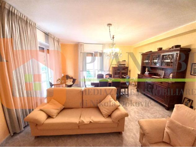 V000579 - AMPIO APPARTAMENTO CON TERRAZZO - Foto 10