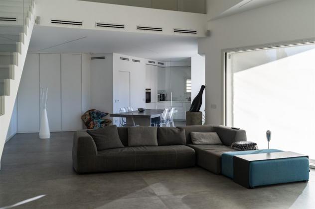 Eleganza Contemporanea e Vista Panoramica nella Villa di Design in classe A a Triuggio Montemerlo - Foto 9