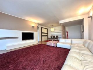 Appartamento di 137 m² con 3 locali e box auto doppio in affitto a Milano