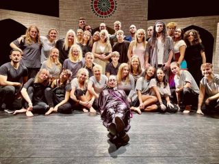 Coreografe/i, Cantanti, Maghe/i e Cabarettiste/i per Villaggi in Italia