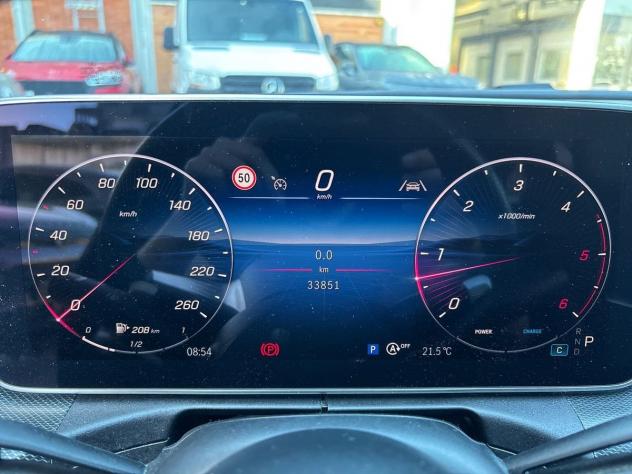 Mercedes-Benz Classe C Classe C-S206 SW 2021 - C SW 220 d mhev AMG Line Advanced Plus 4matic 200cv auto - Foto 9