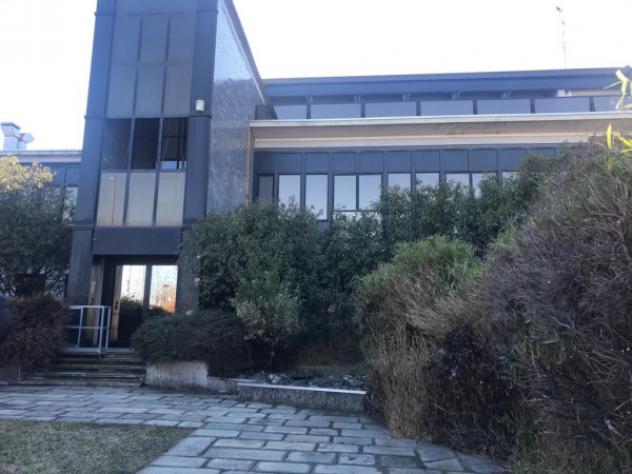 Immobile di 4600 m² con più di 5 locali in vendita a Cusano Milanino