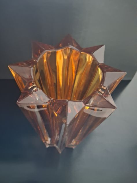 Vaso Art Déco in vetro ambra a forma di stella. - Foto 5
