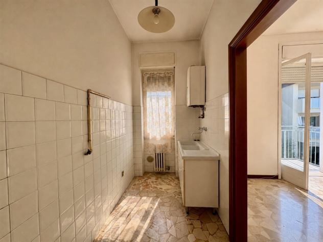 CONCOREZZO – APPARTAMENTO AMPIA METRATURA CON TRIPLA ESPOSIZIONE E GRANDI POTENZIALITÀ - Foto 7