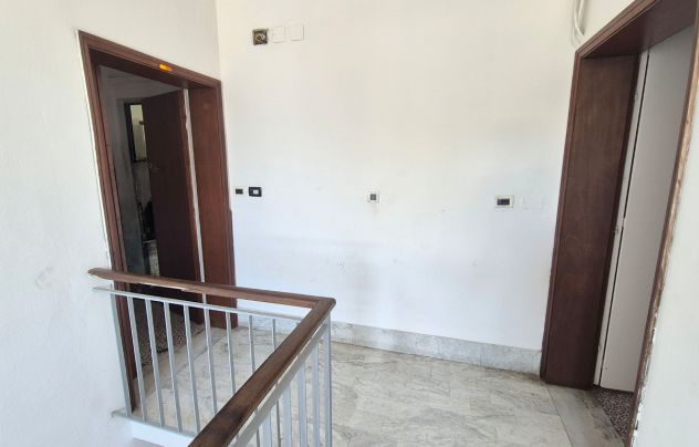 ADIACENZE VIA FIRENZE: Bilocale con balcone al primo piano - Foto 3