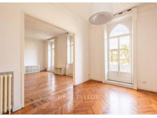 Appartamento di 210 m² con 5 locali in affitto a Milano