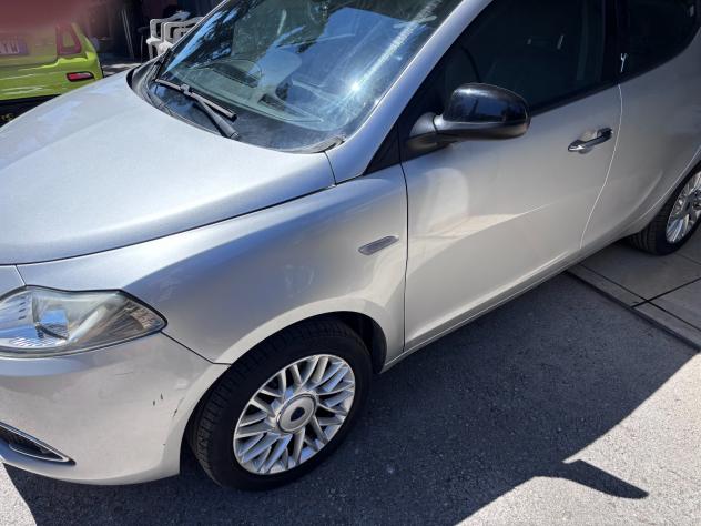 Lancia Ypsilon 1.2 69 CV 5 porte S&S Platinum - Foto 2