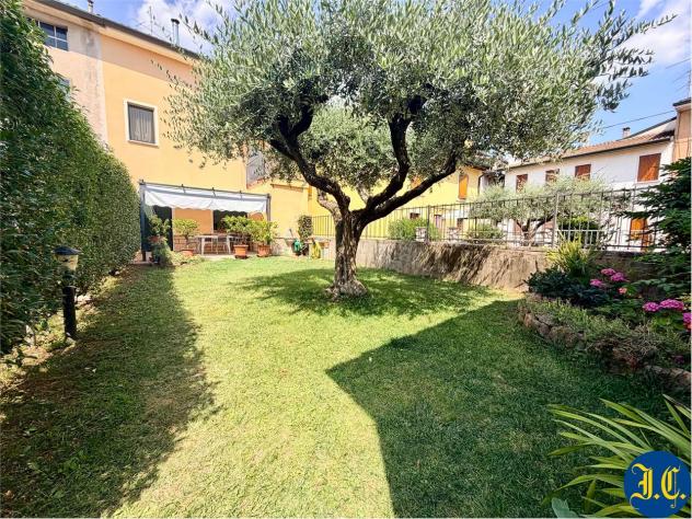 V005468 - BIFAMILIARE INDIPENDENTE CON GIARDINO !