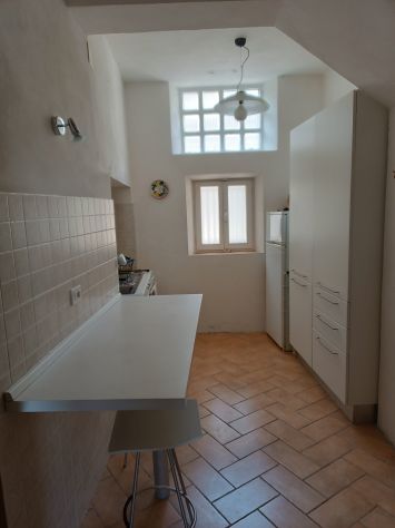 Piccola cucina con angolo cottura tavolo sgabelli - Foto 2