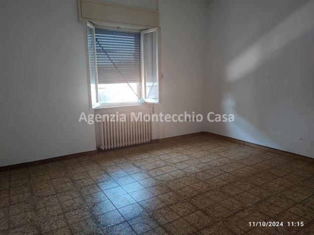 Casa singola con due appartamenti, mansarda, tre garage e scoperto esclusivo. - Foto 13