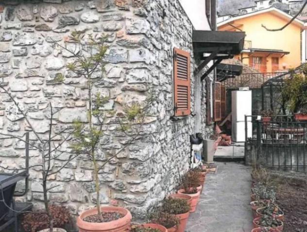 Immobile in asta di 138 m², box auto in vendita a Porlezza - Foto 2