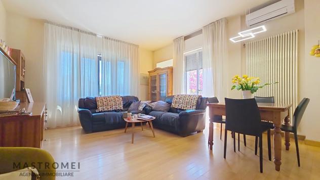 APPARTAMENTO di 5 vani e di 130 mq (ALTOPASCIO) rif. 3603
