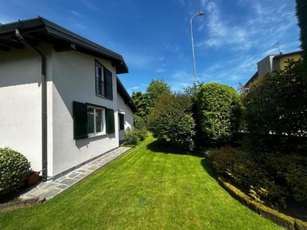 Villa di 314 m² con più di 5 locali e box auto doppio in vendita a Azzate - Foto 6
