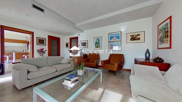 CASA INDIPENDENTE di 8 vani e di 240 mq (GODEGA DI SANT'URBANO) rif. DG025 - Foto 6