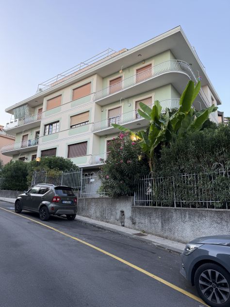 Camera ampia in palazzina signorile, Viale Arezzo. Per specializzandi.