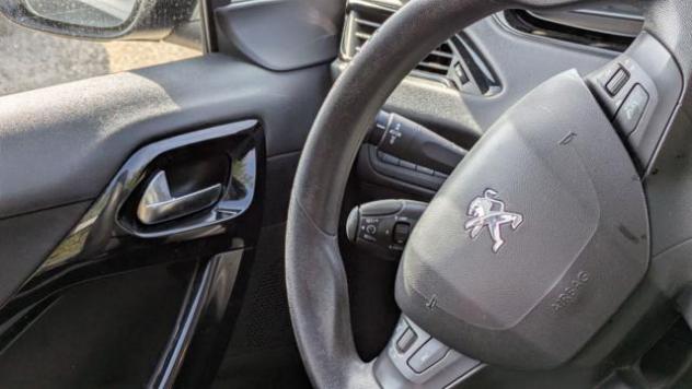 PEUGEOT 208 1.2cc 83cv rif. 22914134 - Foto 8