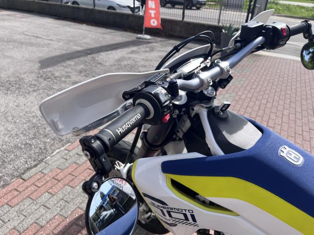 Husqvarna 701 Supermoto POCHI KM - Foto 6