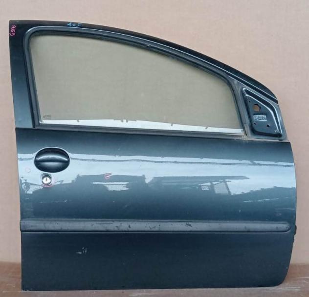 PORTA ANT.D. GRIGIO MEDIO MET. C/ALZ. E SERR. (Picc.Amm.)  Carrozzeria  Lamierati esterni  Porte  Porta ant. dx. CITROEN - C1 - 01-06-2005 - 01-06-201