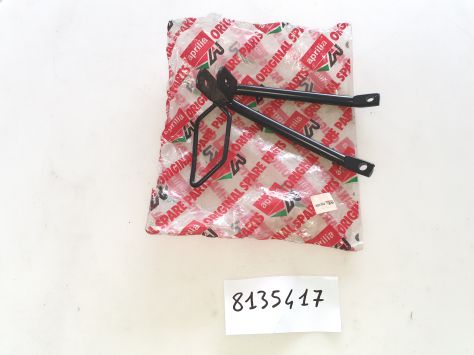 SUPPORTO PEDANA PASSEGGERO APRILIA FUTURA 125  AP8135417