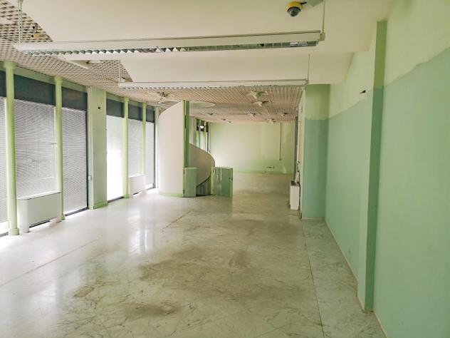 Locale comm.le/Fondo in affitto a Massa 249 mq Rif: 1345061