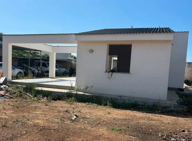 VENDESI VILLETTA INDIP DI 45 MQ+150 MQ DI VERANDA+1450 MQ GIAIRDINO