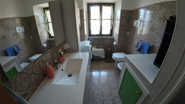 Elegante quadrilocale con box in una suggestiva località di San Giovanni Bianco - Foto 19