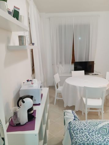 ARCO DI TRAVERTINO MONOLOCALE CON UTENZE COMPRESE - Foto 3