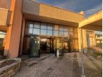 IN LOCAZIONE: Ampio Locale Open-Space con Area Esterna Coperta e Piazzale