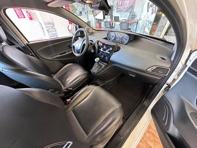Lancia Ypsilon cambio automatico - Foto 8