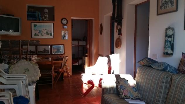 PIZZOLUNGO – Villino sul mare di 3 vani+acc con veranina esterna. Euro 120 mila cl GI