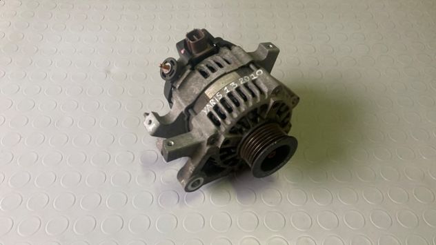 Alternatore Toyota Yaris 1.3 benzina del 2010 (27060-0Y030)