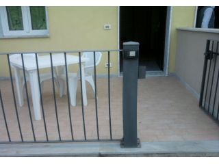 Monolocale nuovo accessoriato con p .auto per trasfertisti