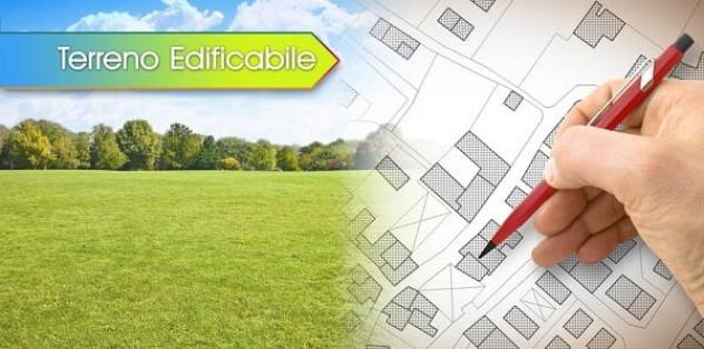 Vendesi lotto residenziale edificabile per 500 mc, esteso per 1056 mq.
l'area edificabile si trova in zona residenziale in centro al paese, ben servit - Foto 2