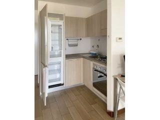LAURENTINA MONOLOCALE CON POSTO AUTO CONDOMINIO INCLUSO