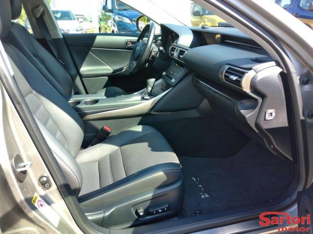 LEXUS - IS - Hybrid Luxury - Foto 9