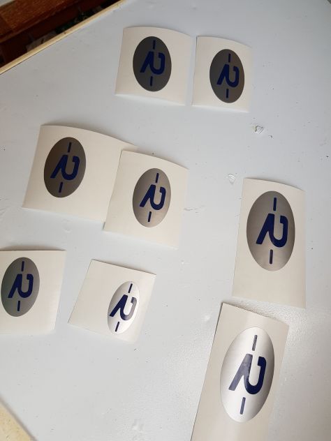 adesivi per camper rimor logo R su ovali fondo silver 8 pezzi varie misure - Foto 3