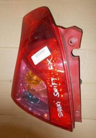 FANALE POST. S. SUZUKI SWIFT (AZ/NZ) 999-U48923 Parti elettriche Fanaleria Fanali Fanale post. sx. SUZUKI - SWIFT - 01-04-2005 - 01-09-2010, SUZUKI
