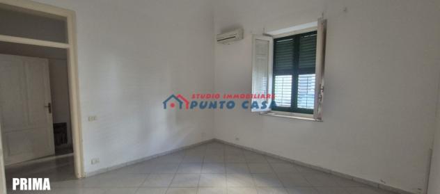 PRESSI COLOSSEUM – Appartamento al P.T. – 110mq ca. – 3 vani + acc. + lavanderia comune. Buone condizioni. Euro 85 mila CL F - Foto 2