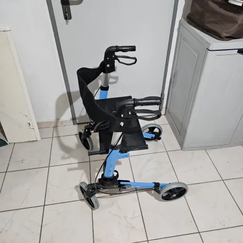 Deambulatore per Anziani Pieghevole, Con Seduta E 4 Ruote, Mobiclinic Trajano - Foto 3