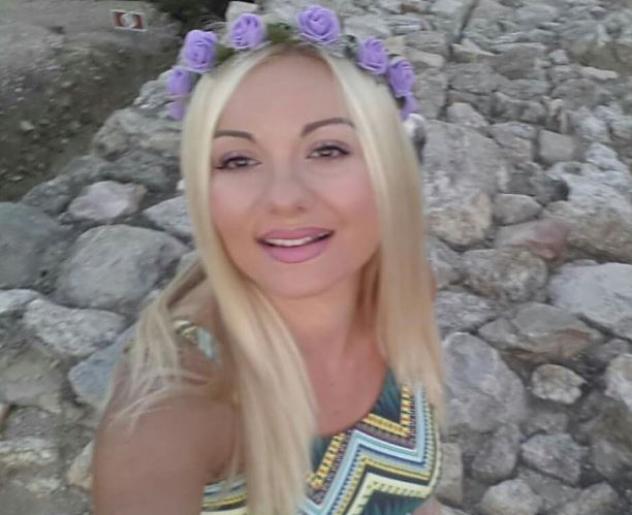 Donna di Bolzano. Fisico Normale Tel: