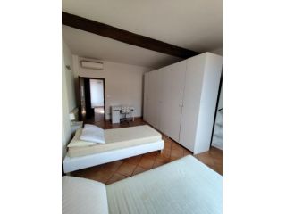 APPARTAMENTO di 4 vani e di 100 mq (BOLOGNA - Bologna) rif. GMB3