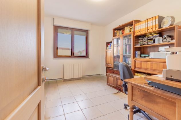 OTTIMO QUATTRO VANI CON DOPPI SERVIZI E GARAGE - Foto 6