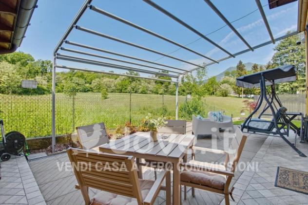 Villa di 170 m² con 4 locali e box auto in vendita a Leggiuno
