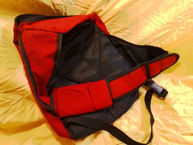 Zaino monospalla bordeaux, con 3 tasche esterne, 1 tasca interna e portacellula - Foto 5