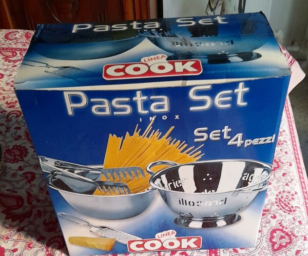 set pasta in metallo 4 pz. con scatola nuovo