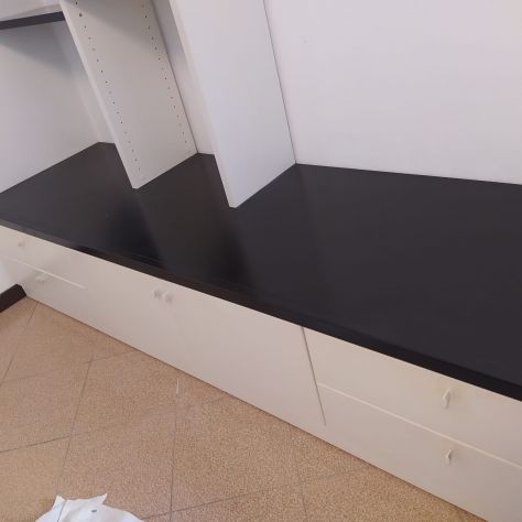 Elegante mobile bianco e nero da sala in legno - Foto 5