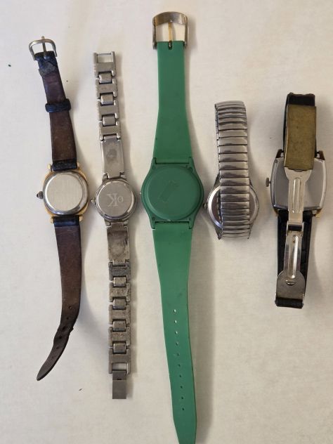 Orologi in stock da donna guasti (5 pz) per recupero pezzi di ricambio - Foto 7