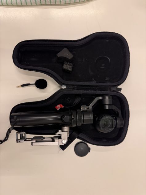 DJI Osmo 4K completo – 2 batterie + microfono + custodia