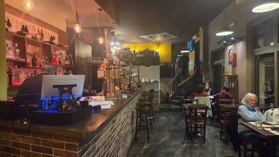 RISTORANTE CON FORNO A LEGNA E COCKTAIL BAR